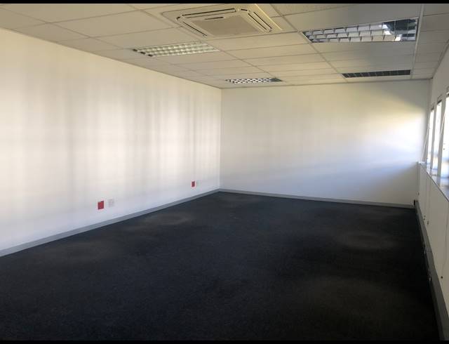 89M² OFFICE TO LET IN HYDE PARK